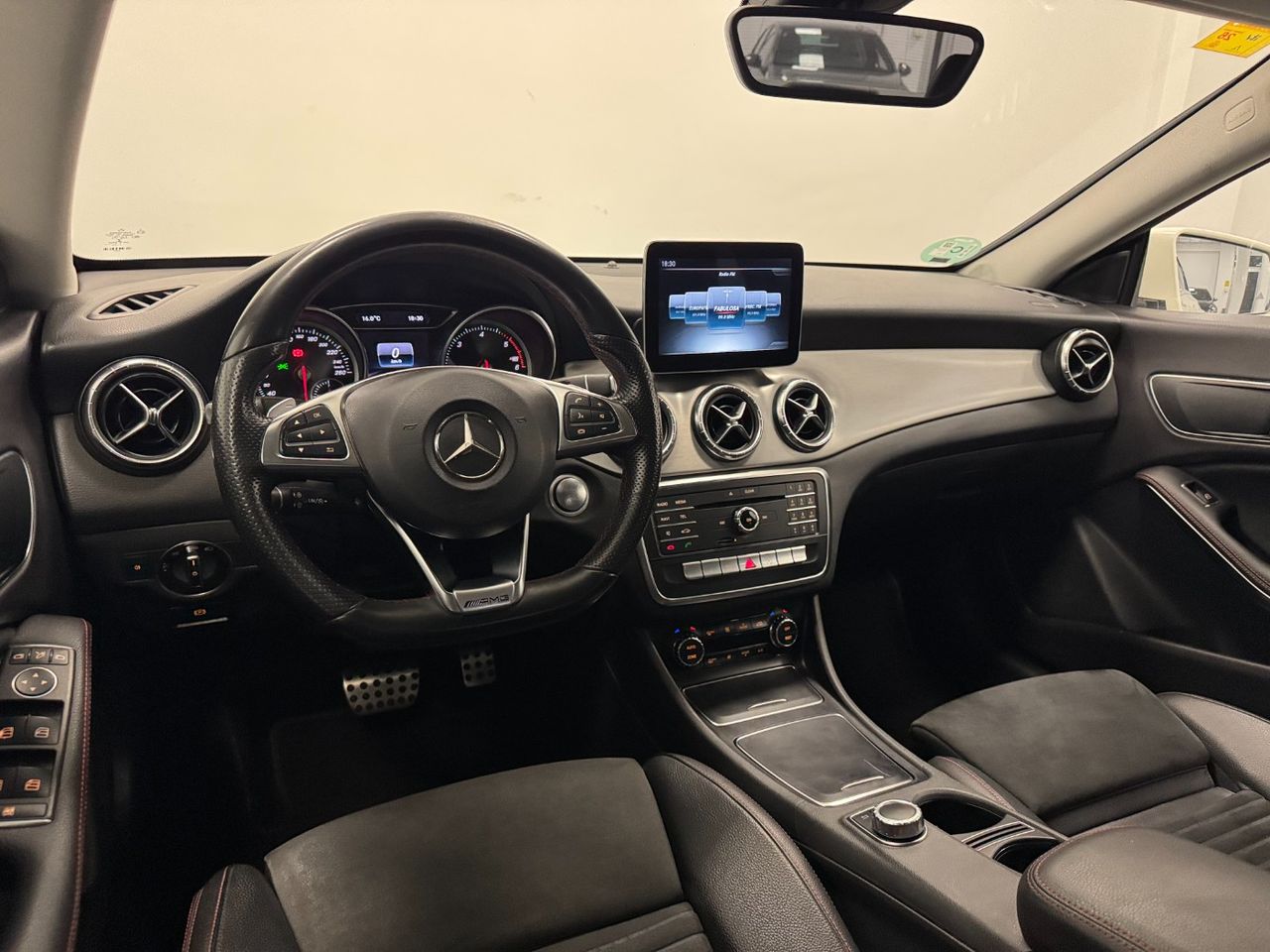 Mercedes Clase CLA AMG 200D miniatura 9