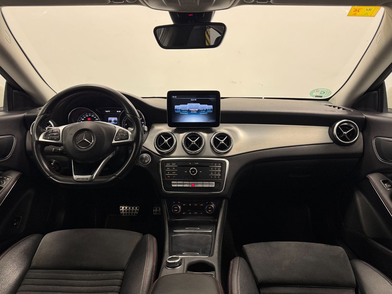 Mercedes Clase CLA AMG 200D miniatura 10