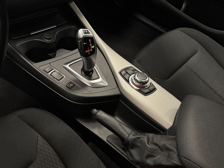 BMW Serie 1 116D foto 25