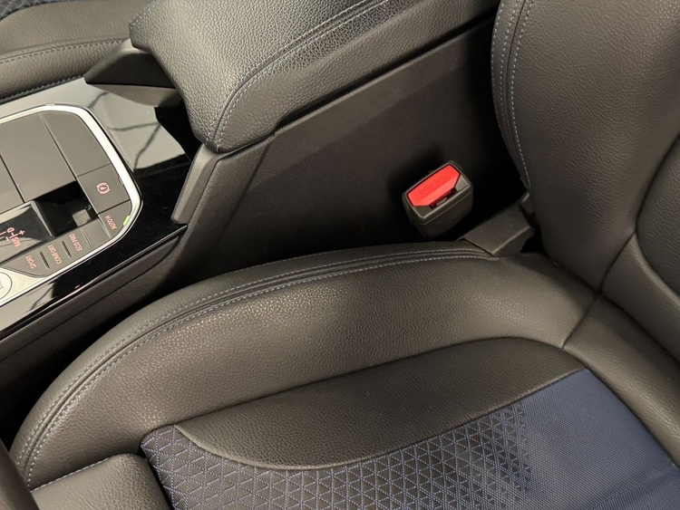 BMW Serie 1 18D foto 27