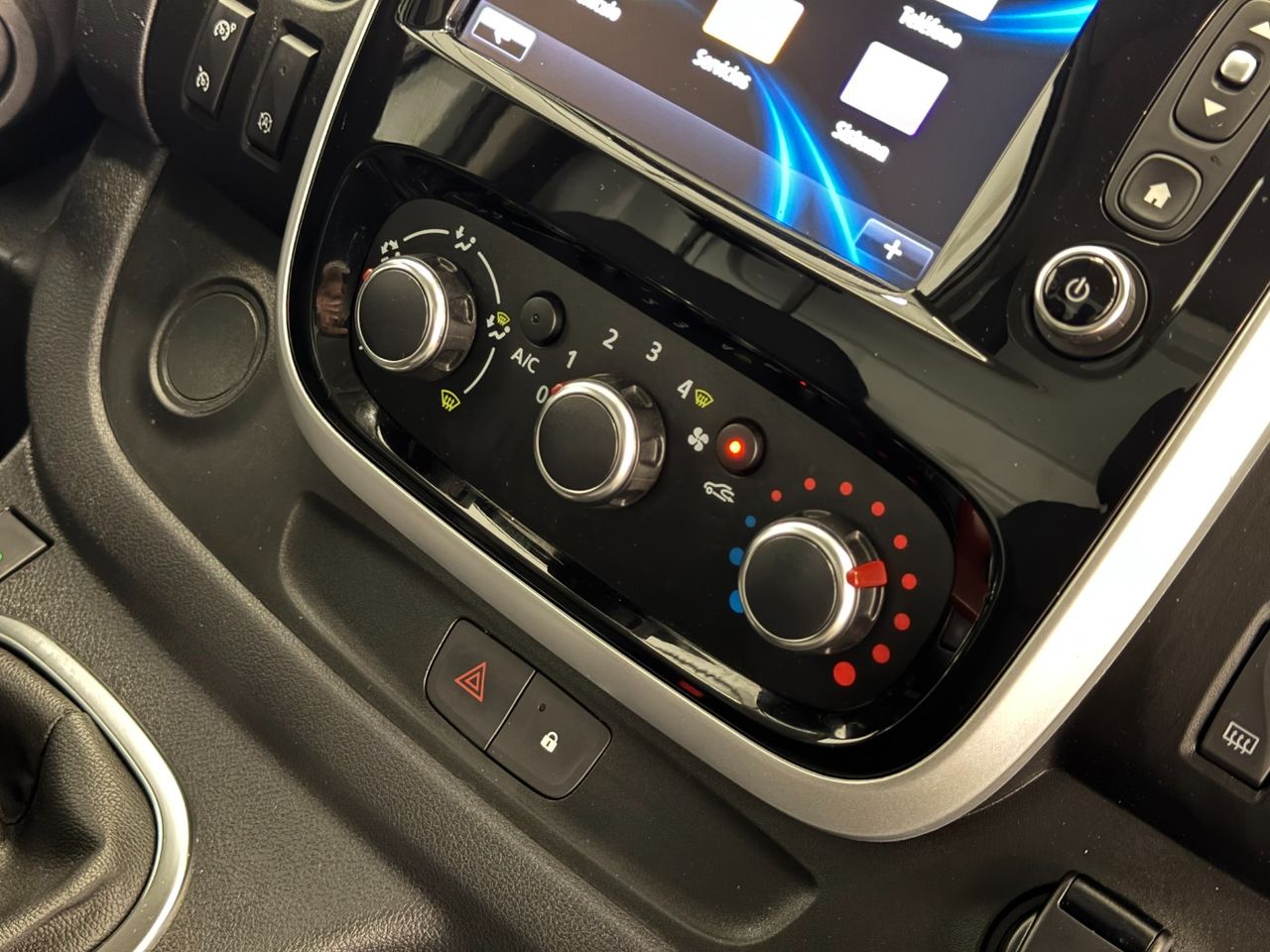 Renault Trafic 29 L2H1 ENERGY BLUE miniatura 24