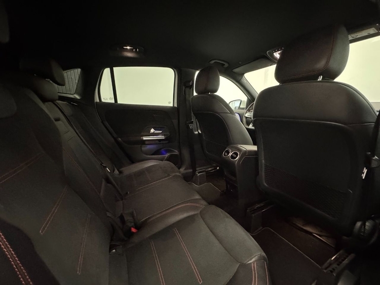 Mercedes GLA 200D 4MATIC AMG foto 46