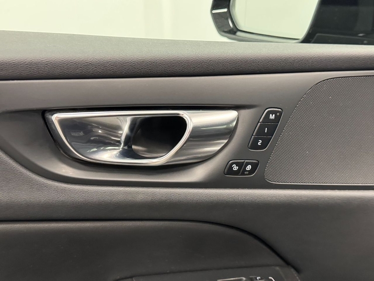 Volvo V60 2.0 B4 D PLUS DARK AUTO foto 17