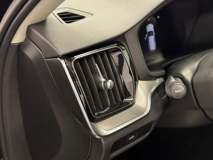 Volvo V60 2.0 B4 D PLUS DARK AUTO foto 18