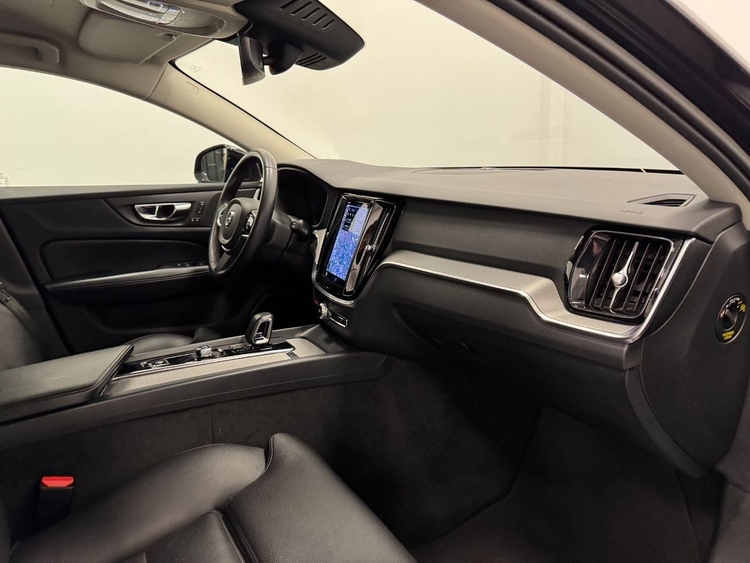 Volvo V60 2.0 B4 D PLUS DARK AUTO foto 24