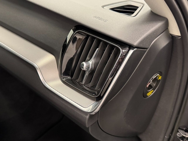 Volvo V60 2.0 B4 D PLUS DARK AUTO foto 27