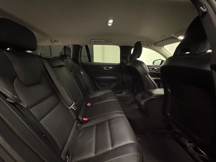 Volvo V60 2.0 B4 D PLUS DARK AUTO foto 41