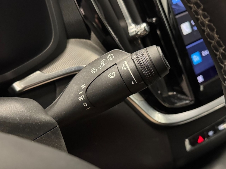 Volvo V60 2.0 B4 D PLUS DARK AUTO foto 24