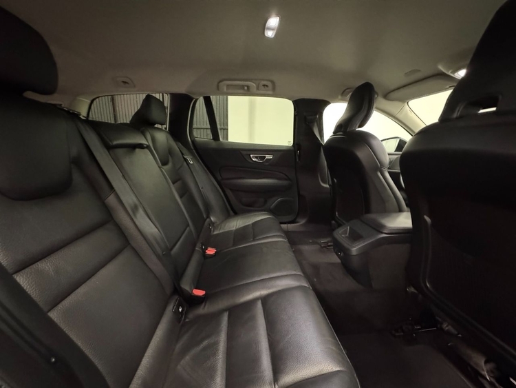 Volvo V60 2.0 B4 D PLUS DARK AUTO foto 42