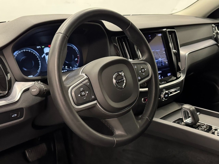 Volvo V60 MOMENTUM PRO AUTO  foto 19