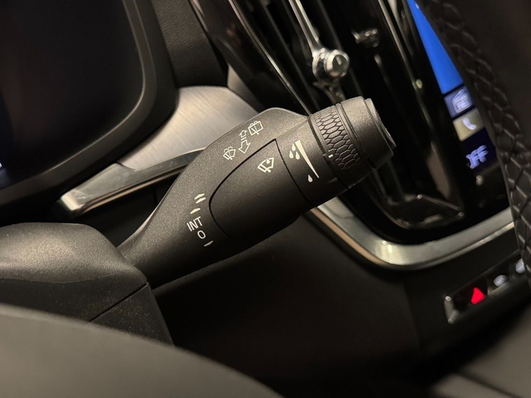 Volvo V60 MOMENTUM PRO AUTO  foto 21