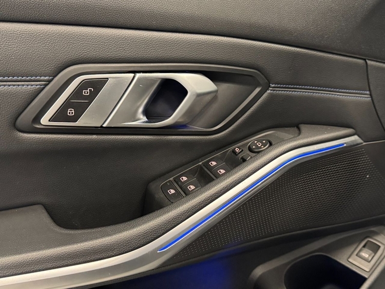 BMW Serie 3 318d AUTO foto 18