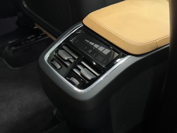 Volvo XC90 INSCRIPTION AUTO AWD B5 D foto 38