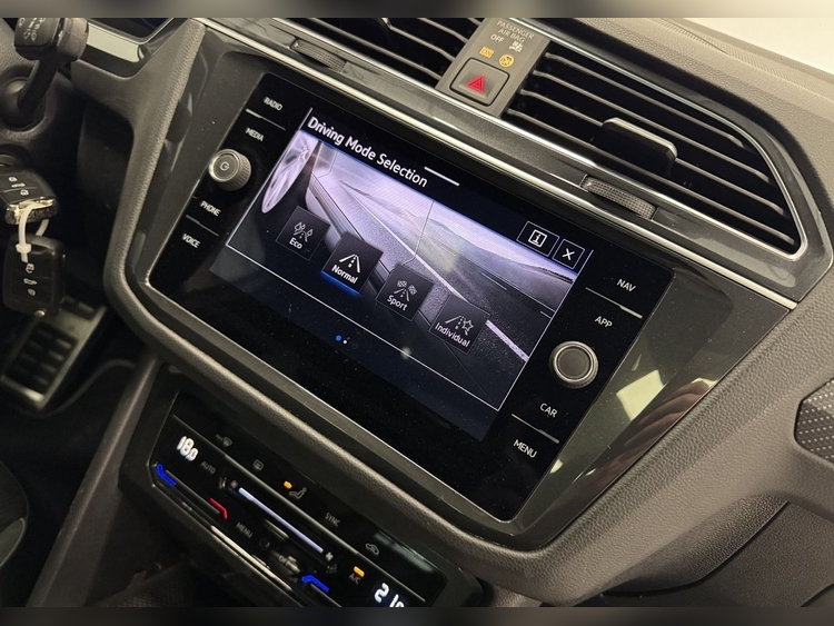 Volkswagen Tiguan R-LINE DSG foto 25