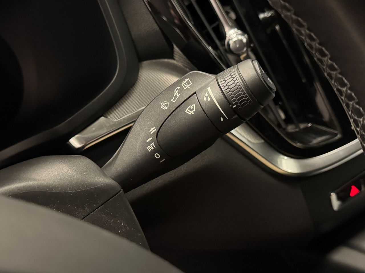 Volvo V60 PLUS DARK AUTO 2.0 B4 D miniatura 21