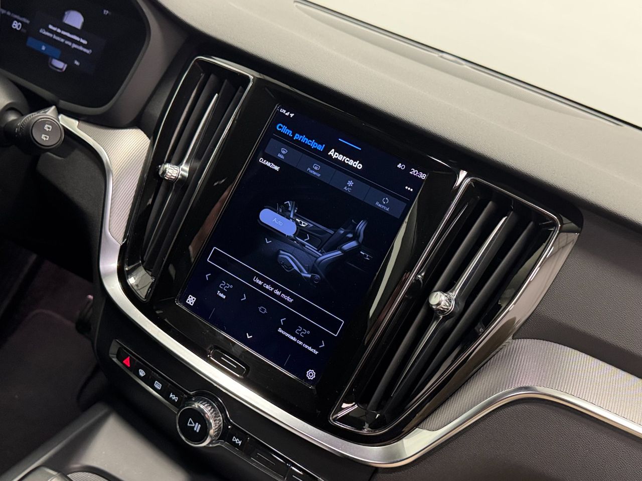 Volvo V60 PLUS DARK AUTO 2.0 B4 D miniatura 32