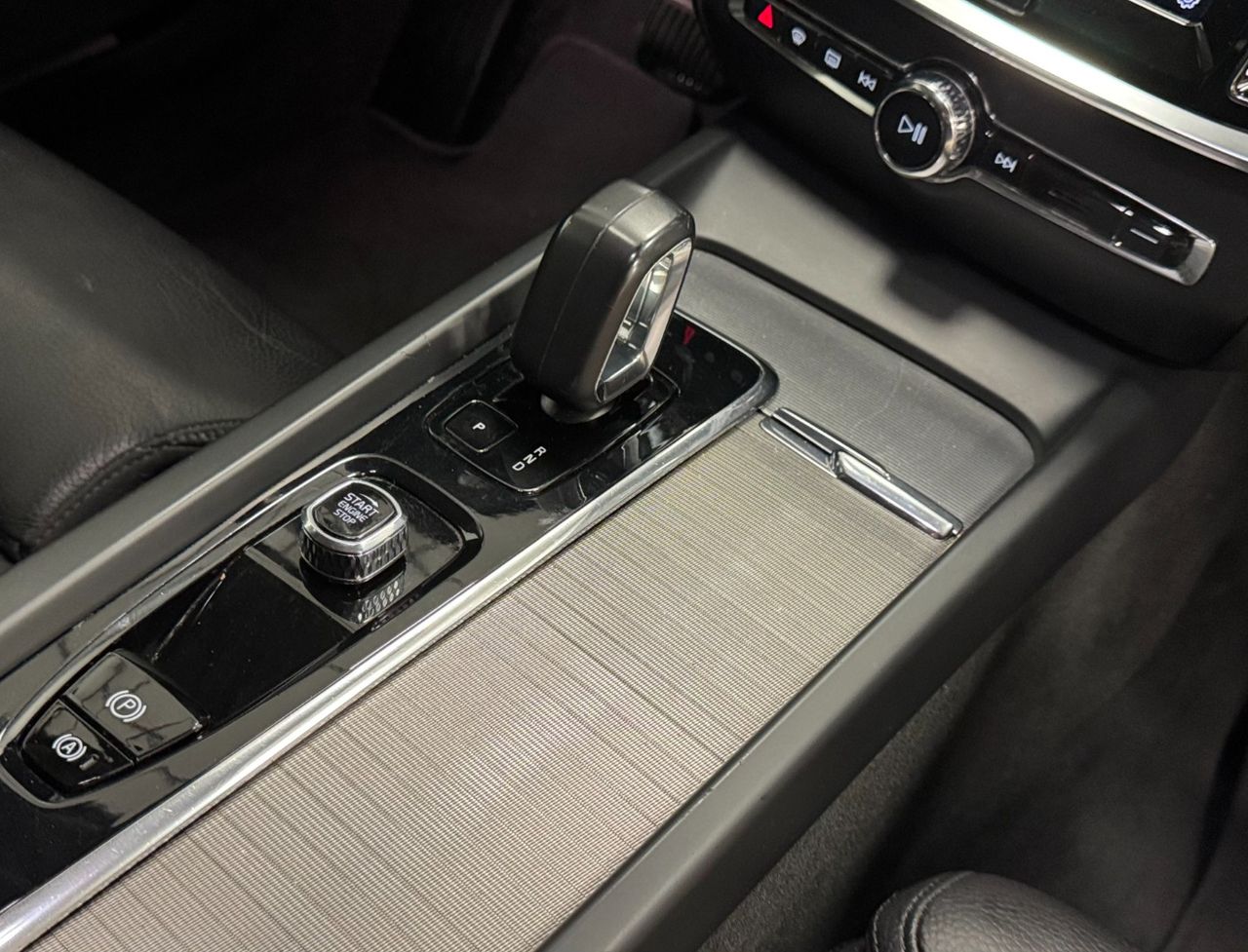 Volvo V60 PLUS DARK AUTO 2.0 B4 D miniatura 34