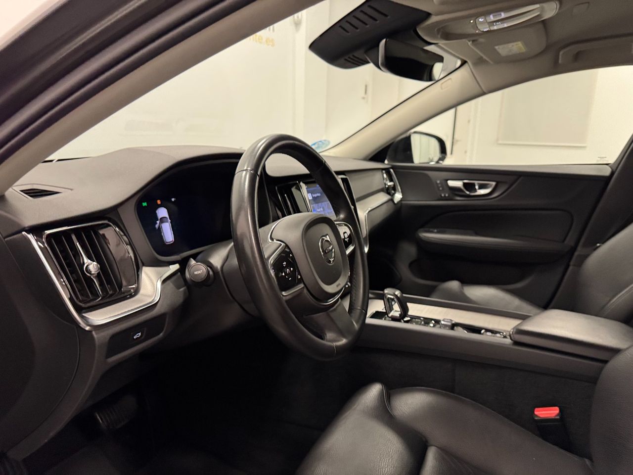 Volvo V60 PLUS DARK AUTO 2.0 B4 D foto 14
