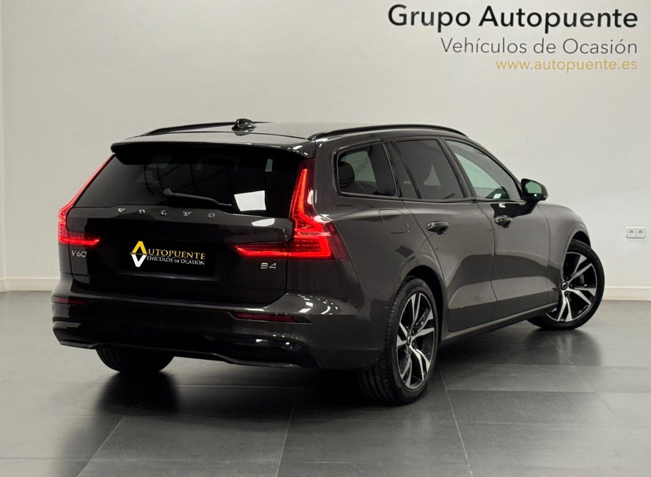 Volvo V60 PLUS DARK AUTO 2.0 B4 D foto 4