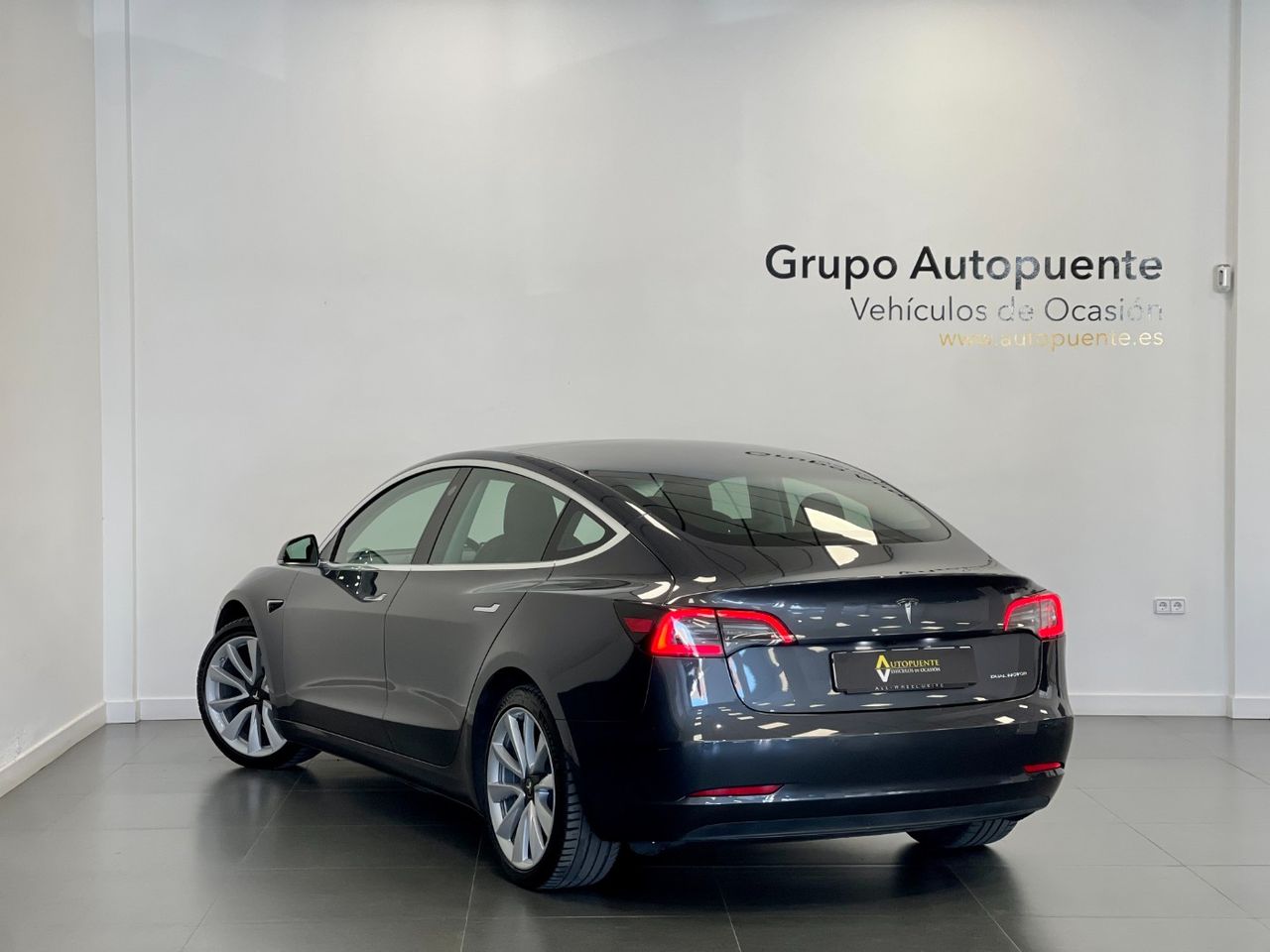 Tesla Model 3 GRAN AUTONOMIA DUAL MOTOR AWD miniatura 5