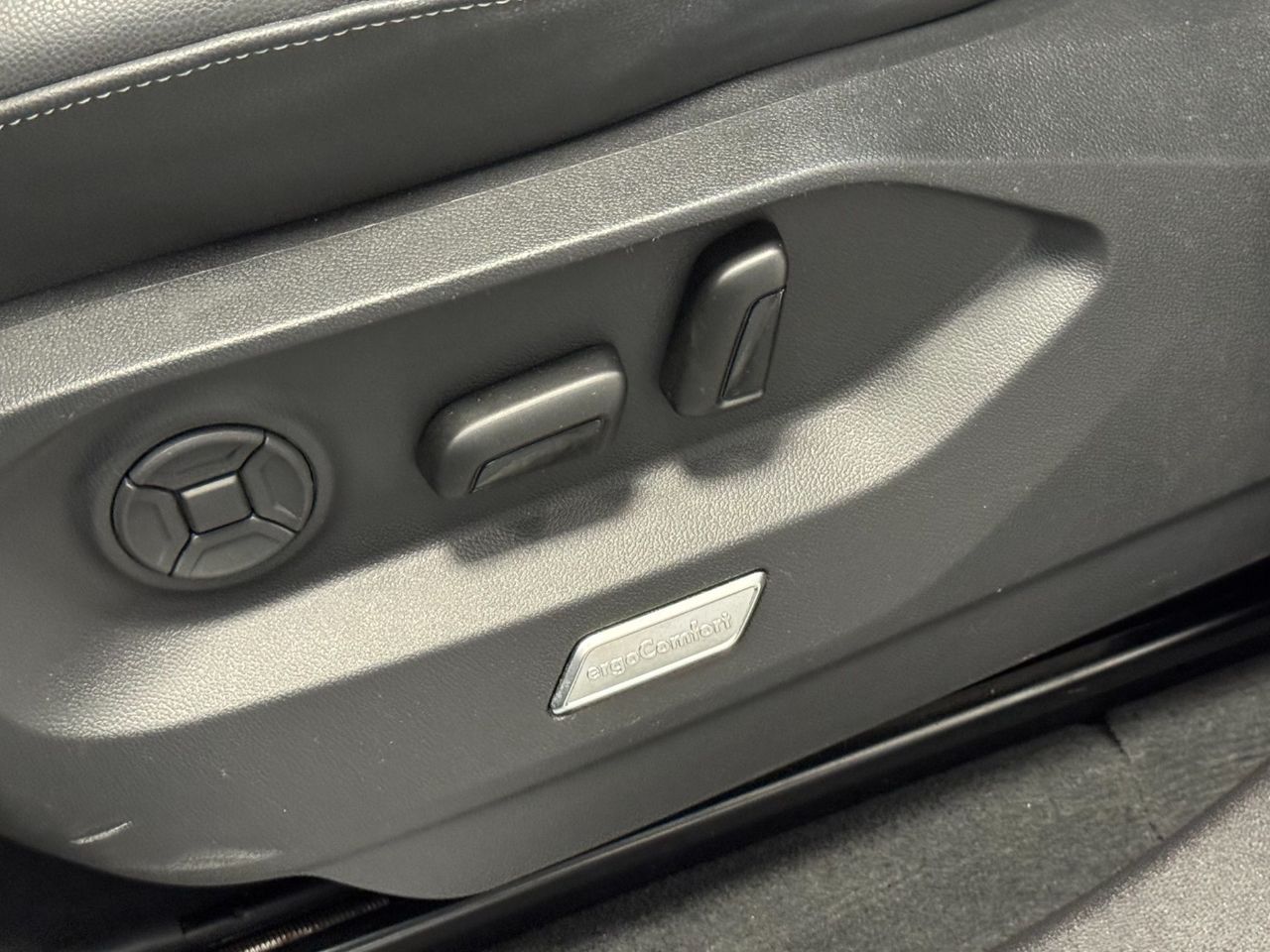 Volkswagen Touareg PREMIUM ELEGANCE  3.0 V6 TIP 4MOTION foto 20