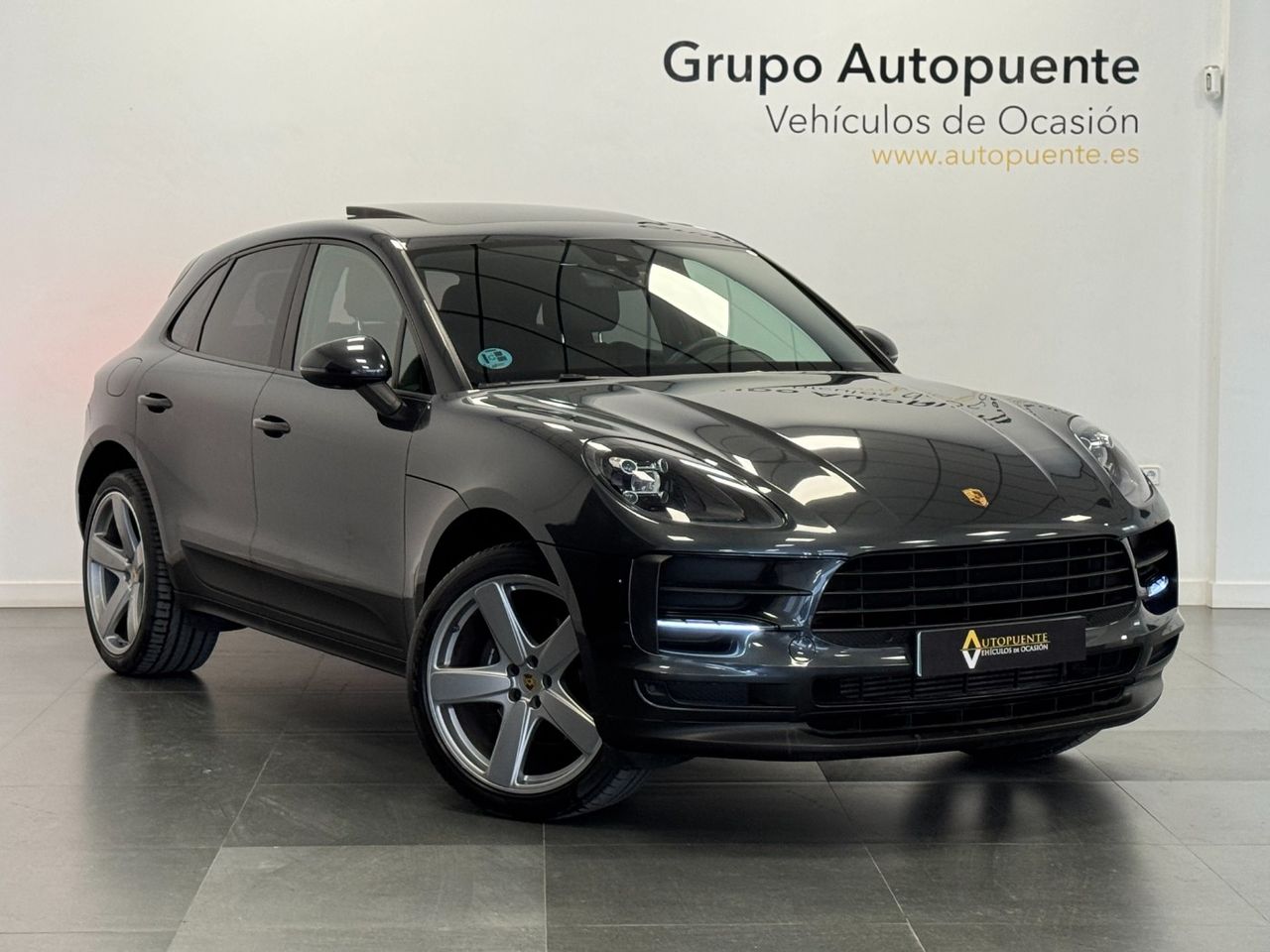Porsche Macan MACAN miniatura 2