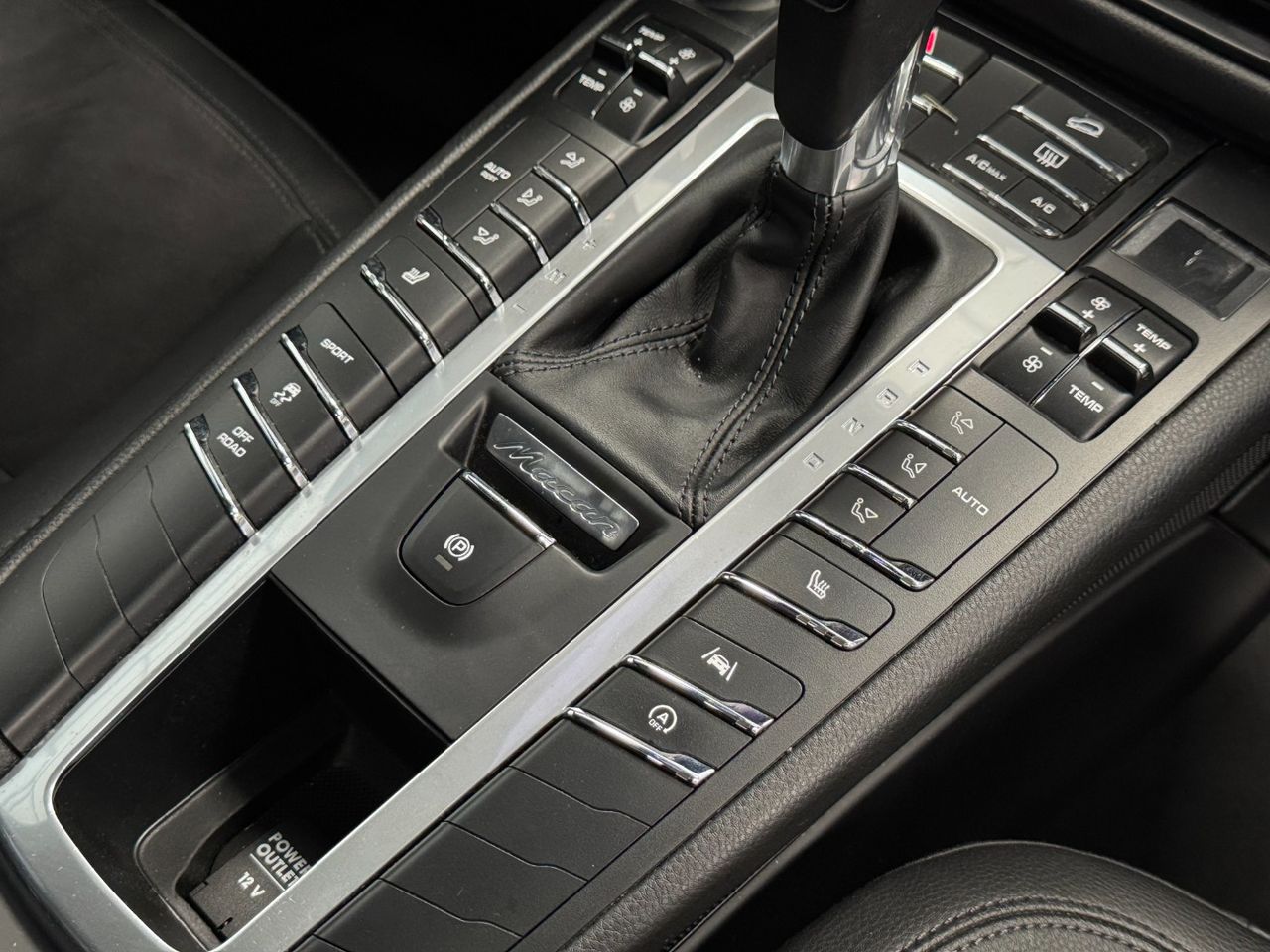 Porsche Macan MACAN miniatura 38