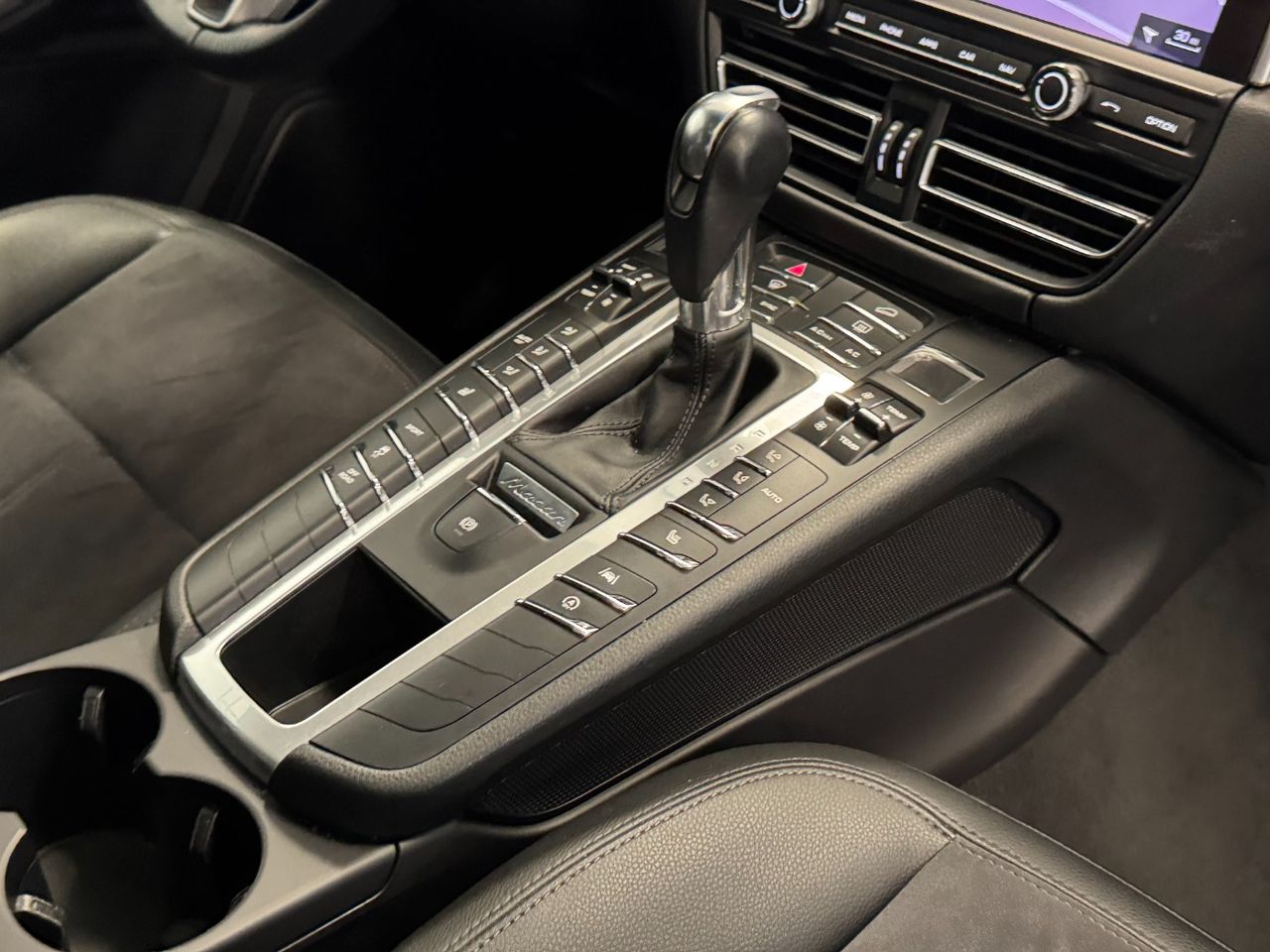 Porsche Macan MACAN miniatura 39