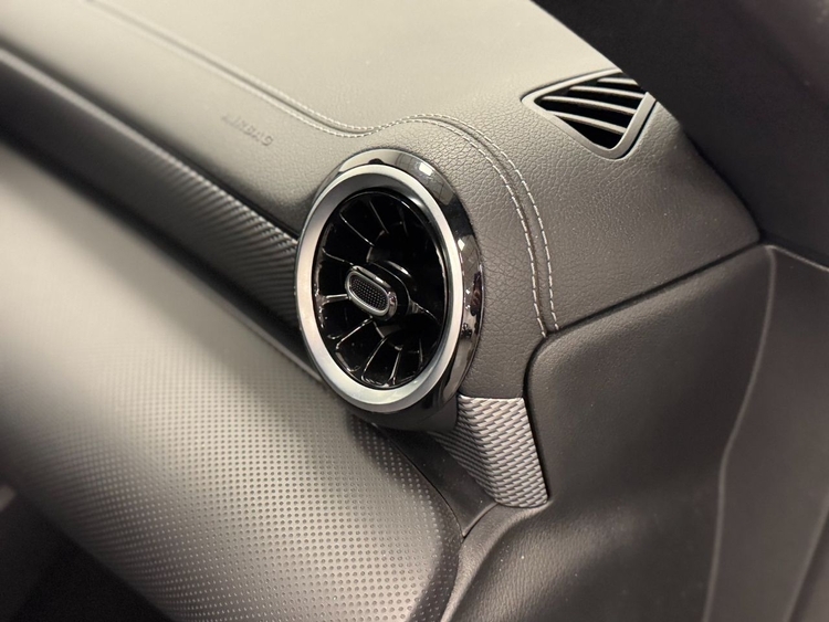 Mercedes CLA 200D foto 30