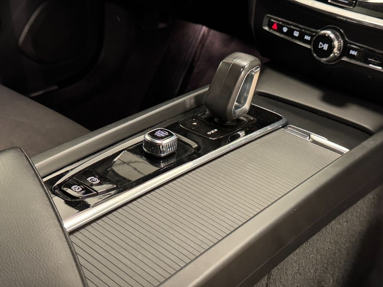 Volvo V60 2.0 B4 D MOMENTUM PRO AUTO foto 31