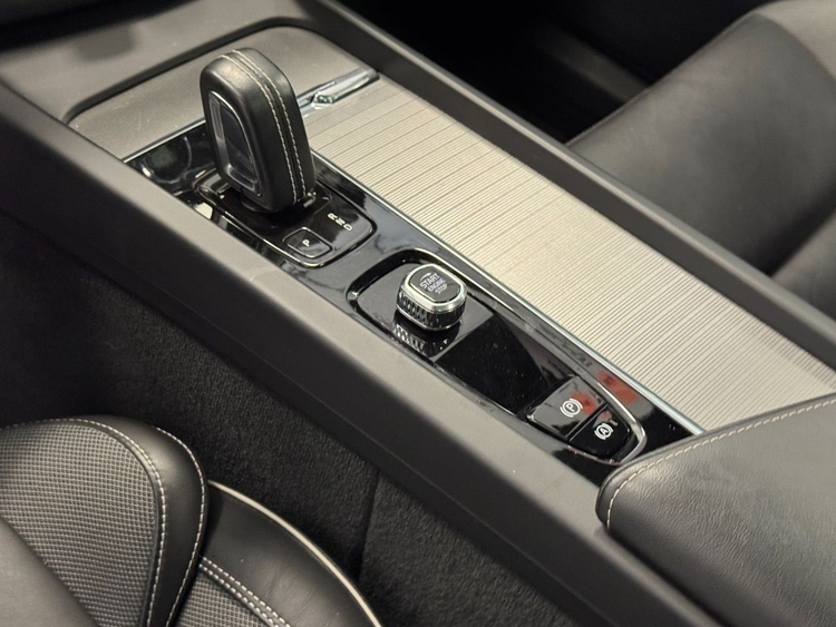 Volvo XC60 RECHARGE R-DESIGN AUTO foto 27