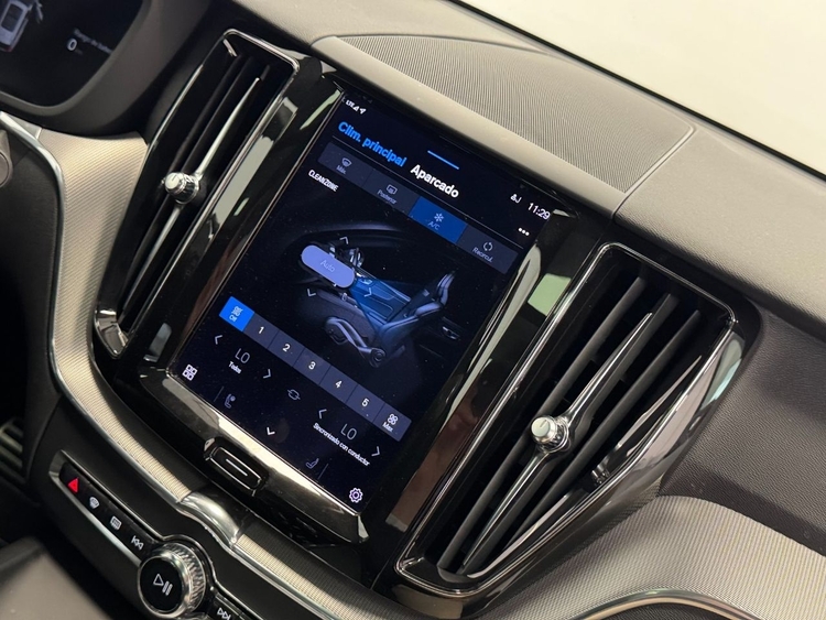 Volvo XC60 RECHARGE R-DESIGN AUTO foto 33