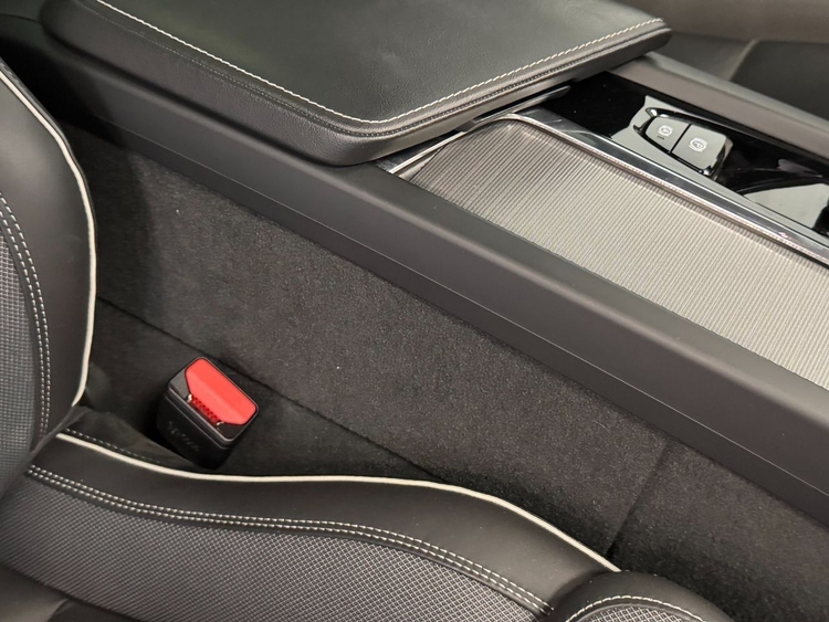 Volvo XC60 RECHARGE R-DESIGN AUTO foto 40