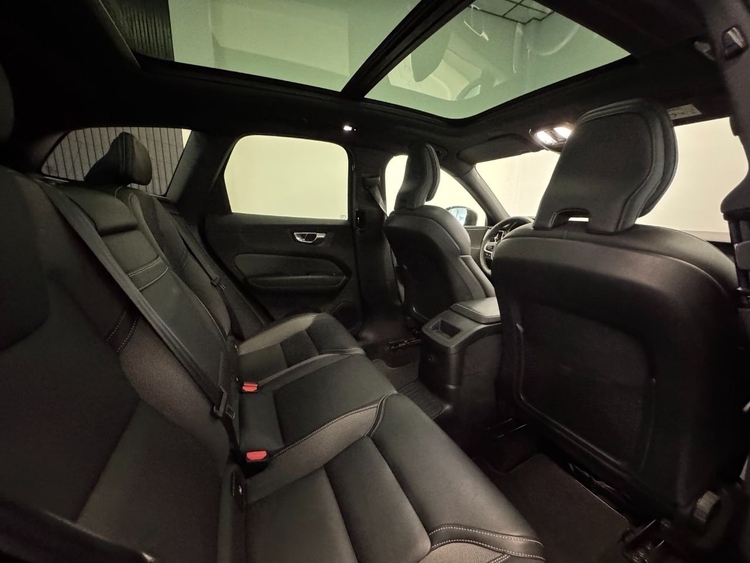 Volvo XC60 RECHARGE R-DESIGN AUTO foto 41