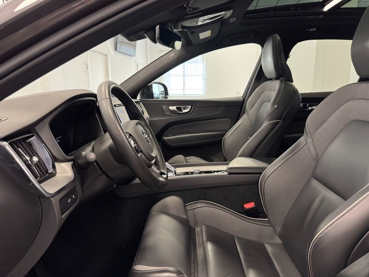 Volvo XC60 T6 RECHARGE PLUS DARK AUTO foto 15
