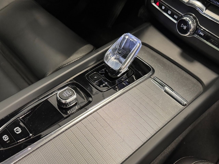 Volvo XC60 T6 RECHARGE PLUS DARK AUTO foto 36
