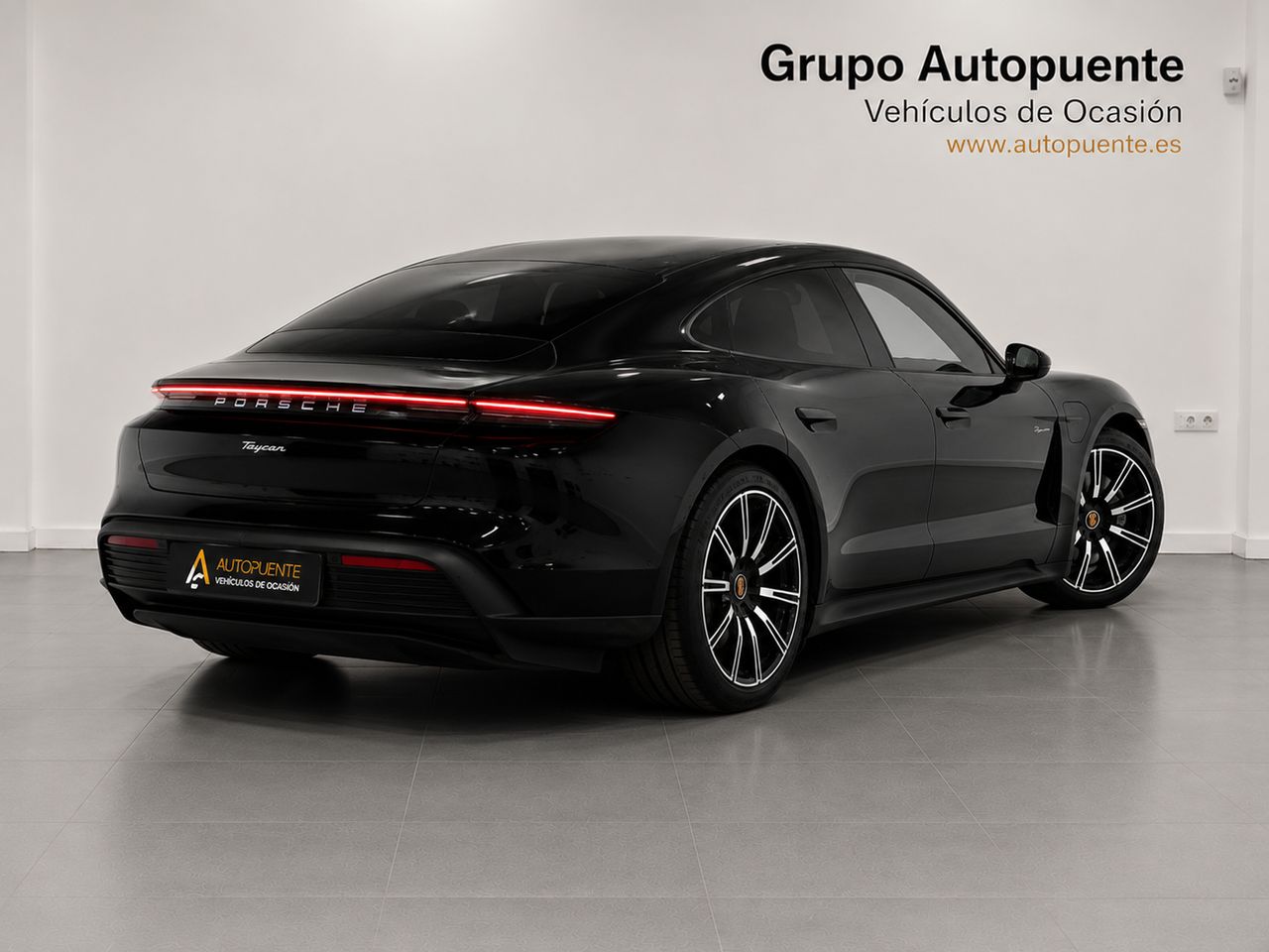 Porsche Taycan TAYCAN miniatura 3