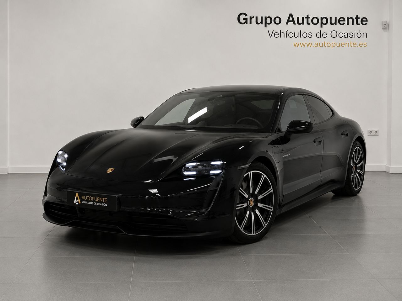 Porsche Taycan TAYCAN miniatura 5