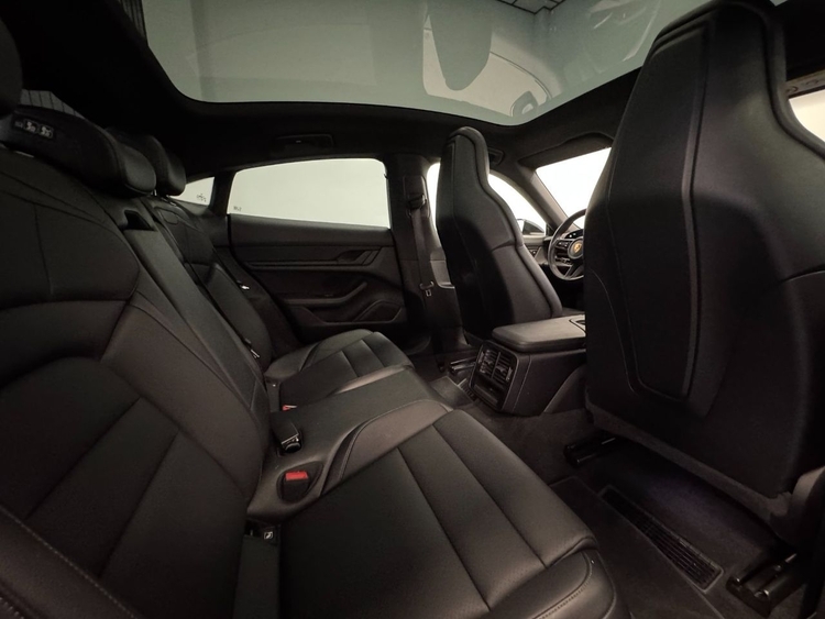 Porsche Taycan TAYCAN foto 43