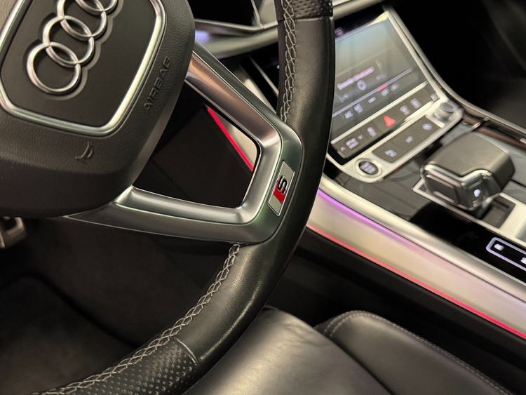 Audi Q8 55TFSI BLACK LIMITED  foto 27