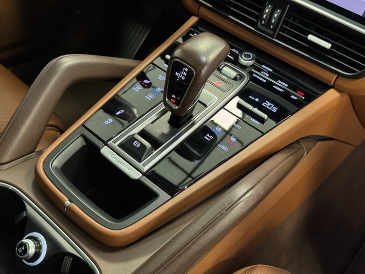 Porsche Cayenne CAYENNE foto 31