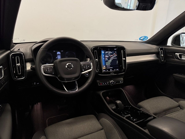Volvo XC40 T4 PLUS BRIGHT AUTO  foto 9