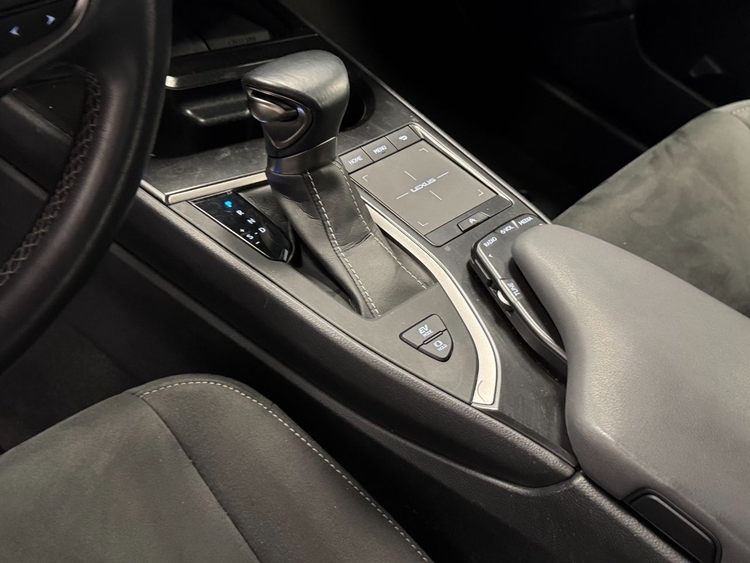 Lexus UX 250H BUSINESS foto 25