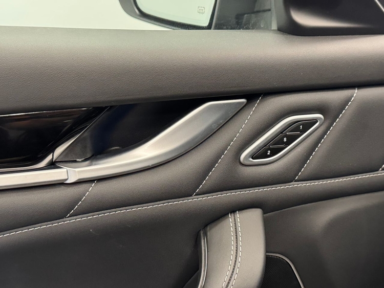 Maserati Levante LEVANTE GRANLUSSO 3.0 V6 foto 17