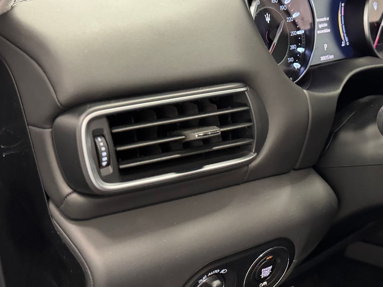 Maserati Levante LEVANTE GRANLUSSO 3.0 V6 foto 18