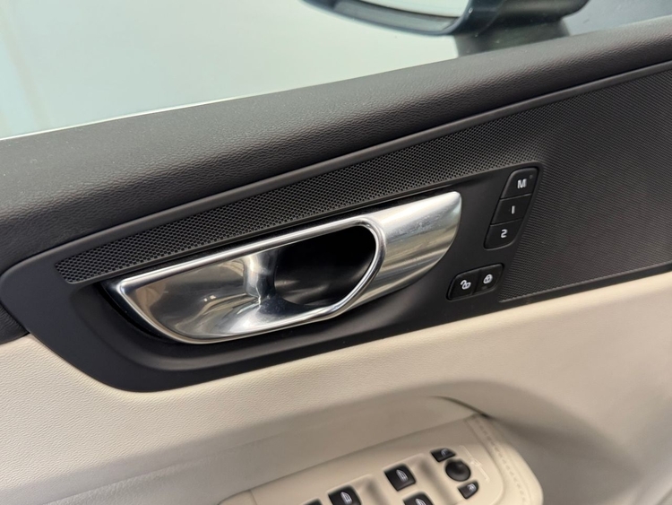 Volvo XC60 INSCRIPTION AUTO foto 16