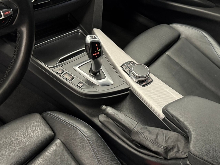 BMW Serie 3 318D AUTO M foto 26