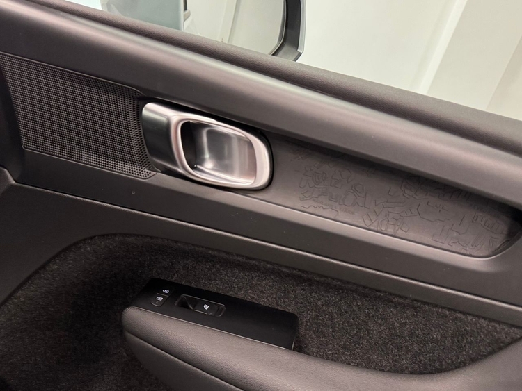 Volvo XC40 MOMENTUM CORE AUTO foto 25