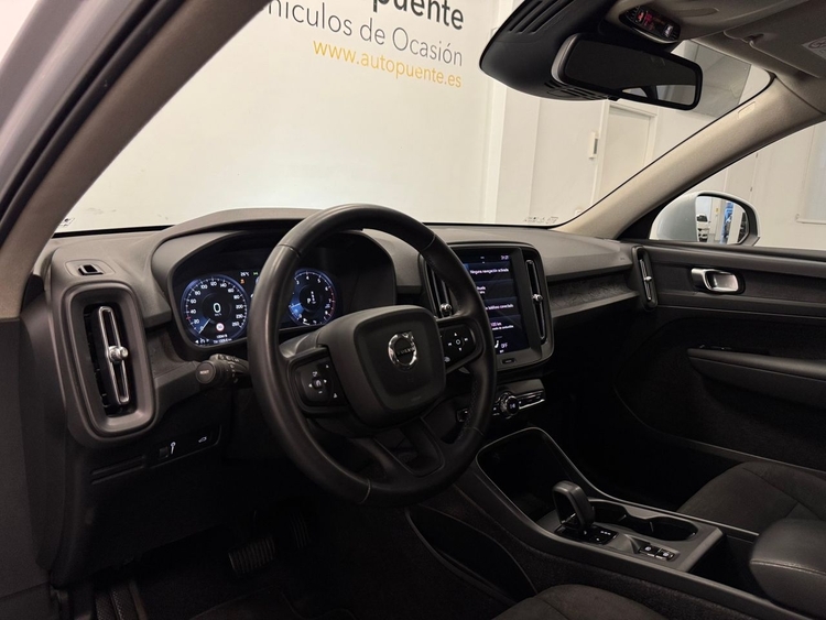 Volvo XC40 MOMENTUM CORE AUTO foto 8