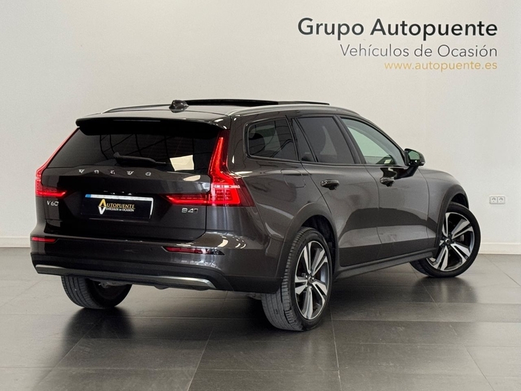 Volvo V60 ULTIMATE AUTO  B4 D foto 4